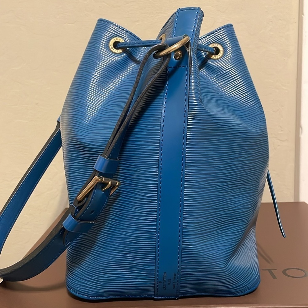 Louis Vuitton Petit Noe Epi Leather Shoulder Bag - Picture 4 of 15